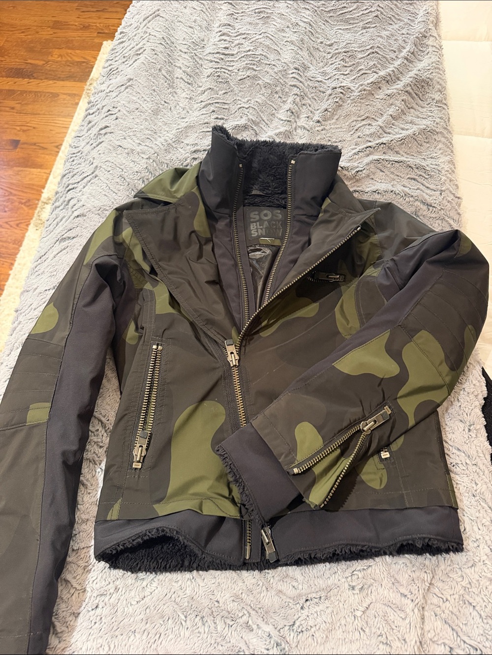 SOS Black Snow Women’s Camo Ski jacket